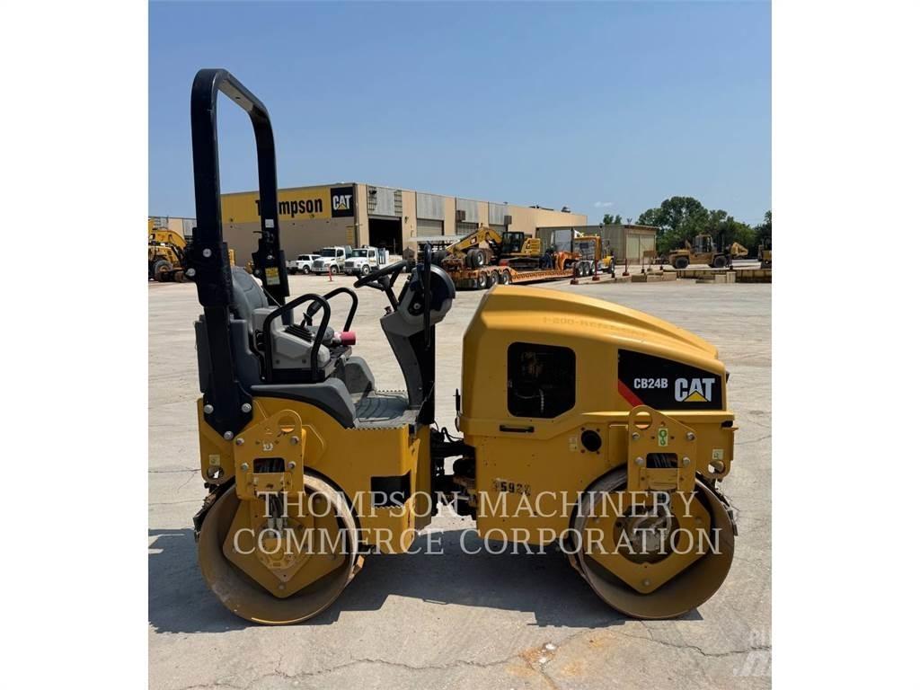 CAT CB24B Cilindri compactori dubli