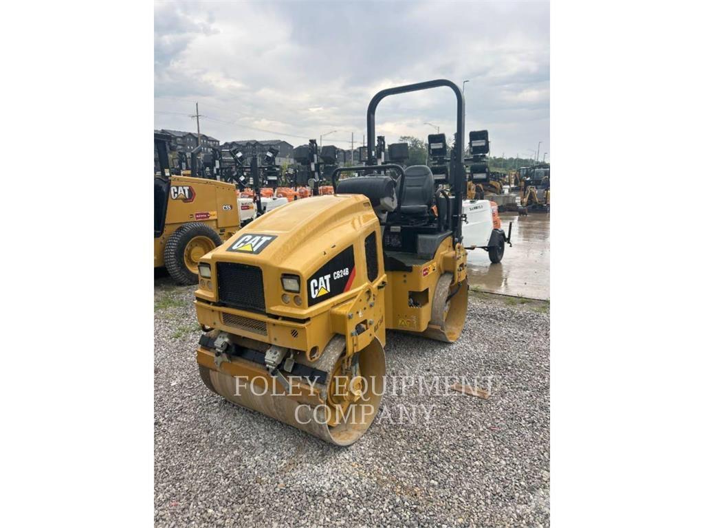 CAT CB24B Compactoare sol