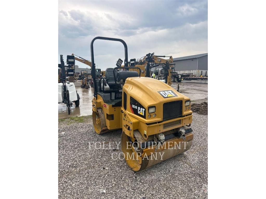 CAT CB24B Compactoare sol