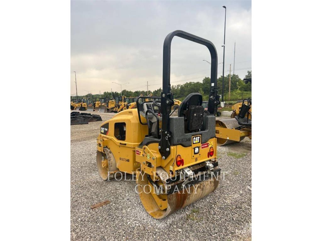 CAT CB24B Compactoare sol