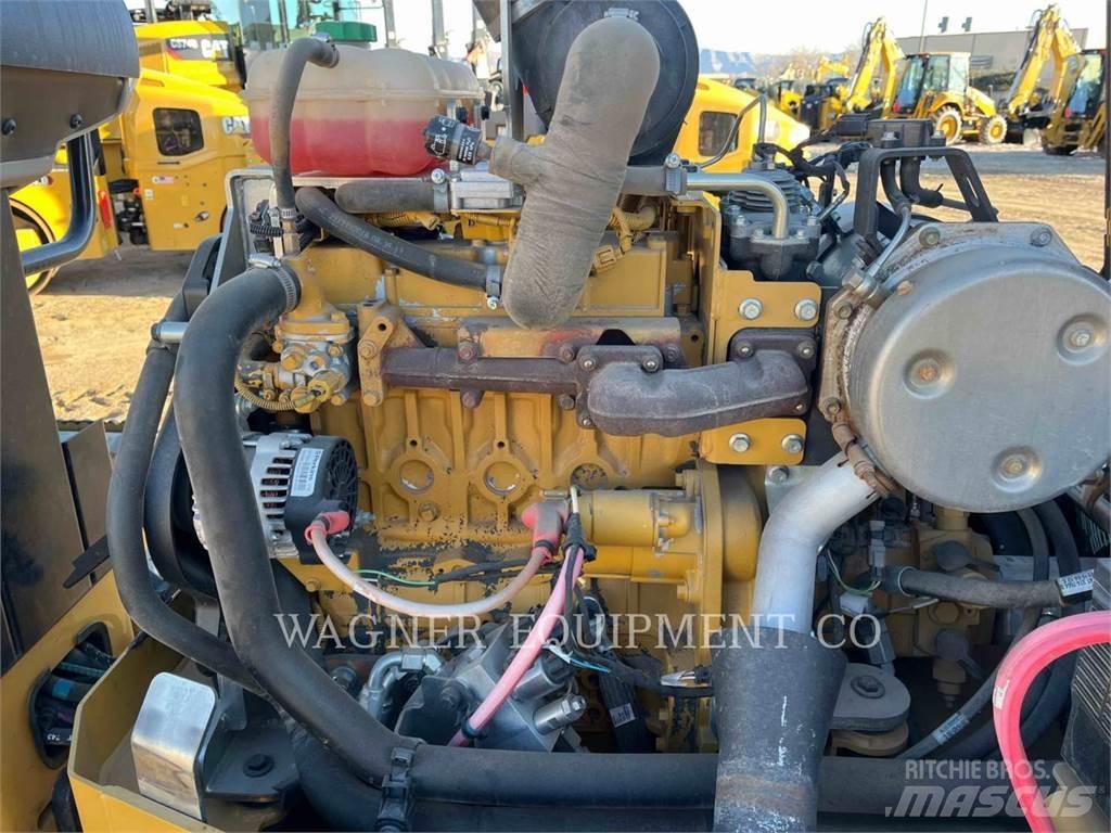 CAT CB34B Compactoare sol