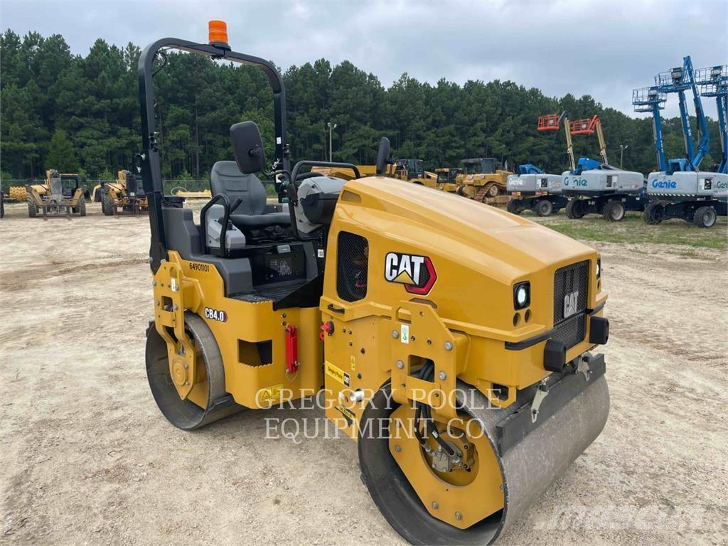 CAT CB4.003 Cilindri compactori dubli
