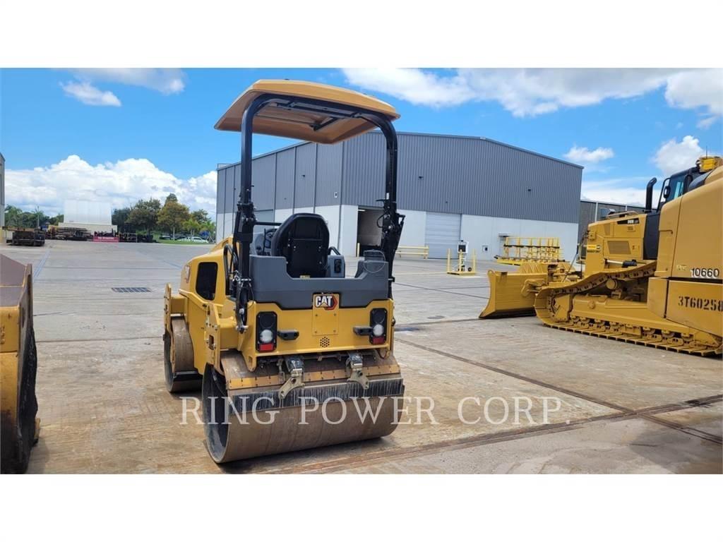 CAT CB4.4 Cilindri compactori dubli