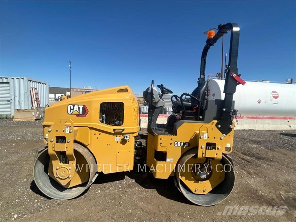CAT CB4.4 Cilindri compactori dubli