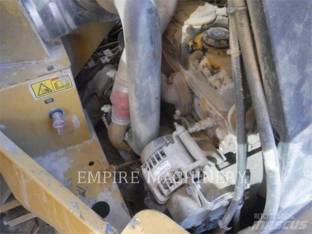 CAT CB64 Cilindri compactori dubli