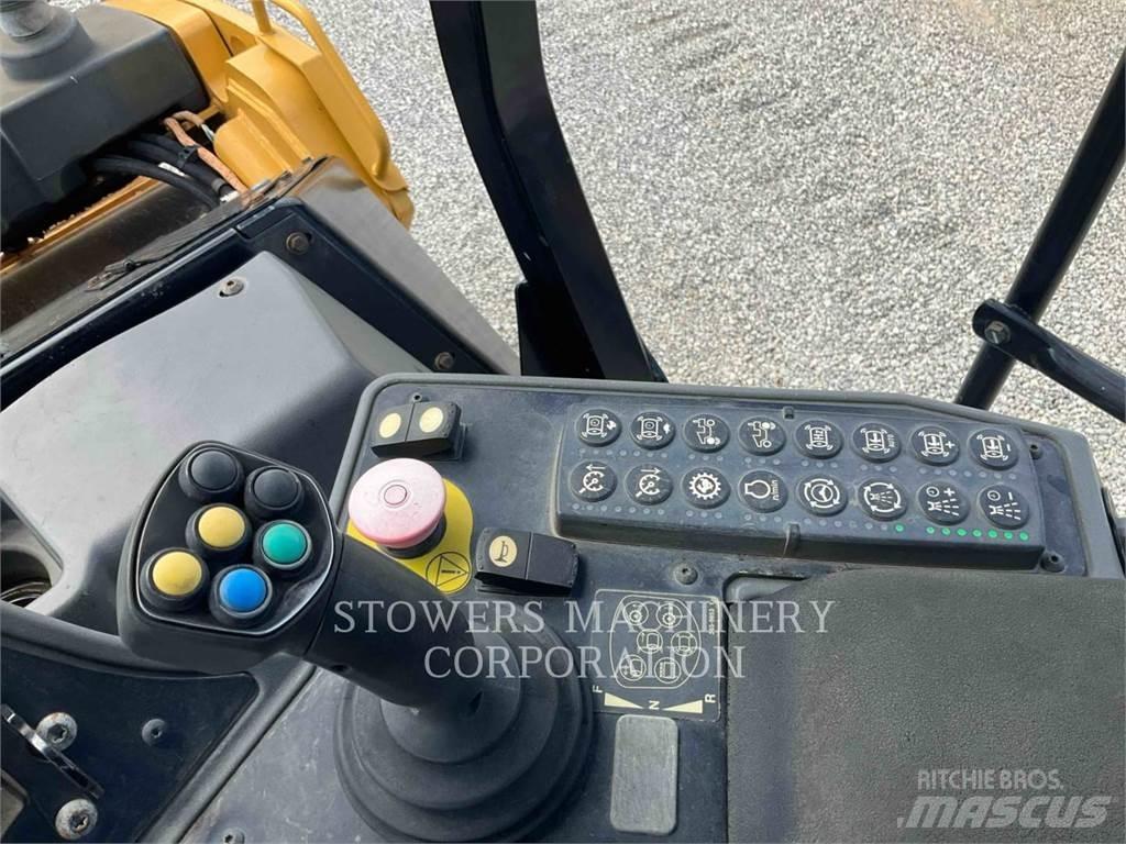 CAT CB64B Compactoare sol