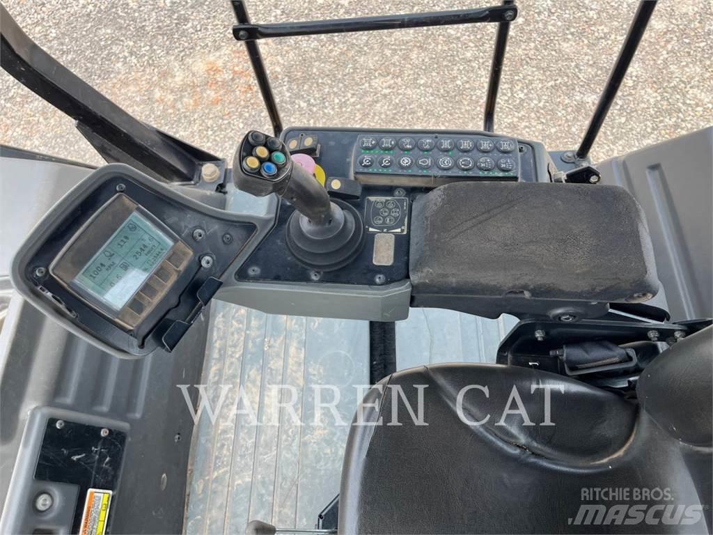 CAT CB64B Compactoare sol