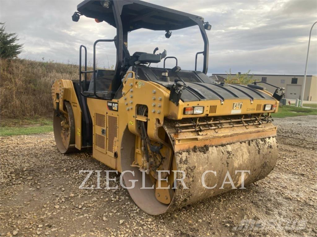 CAT CB68B Compactoare sol