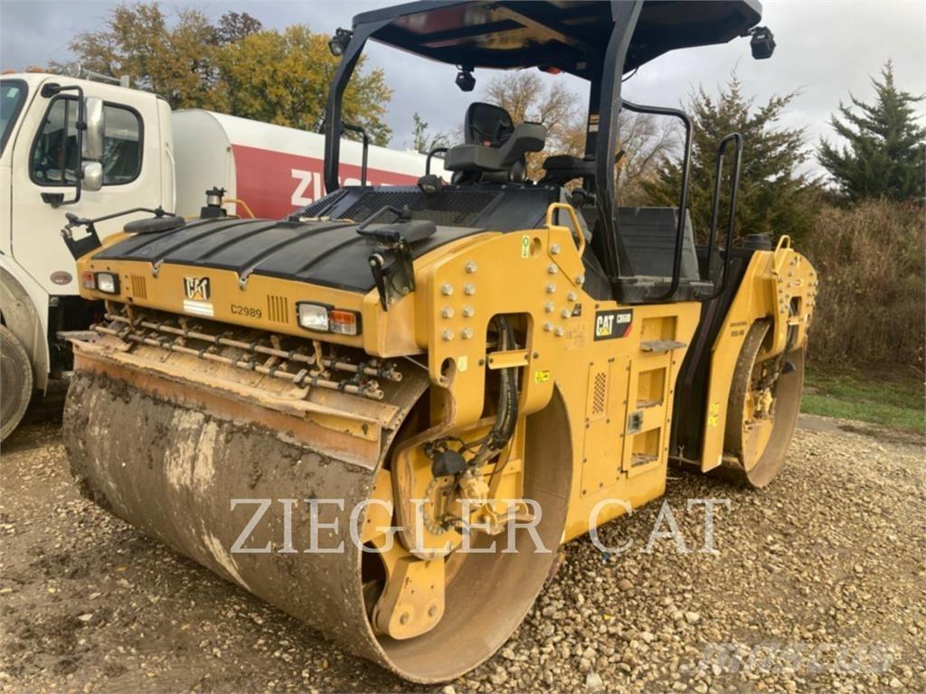 CAT CB68B Compactoare sol