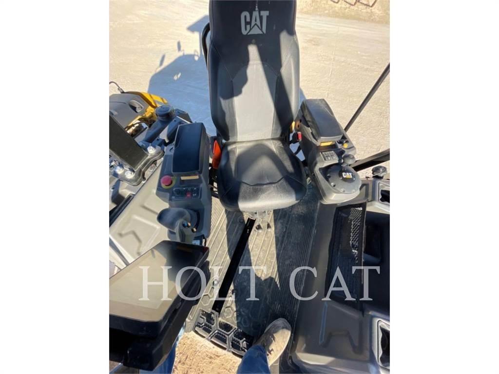 CAT CB7 Compactoare monocilindrice