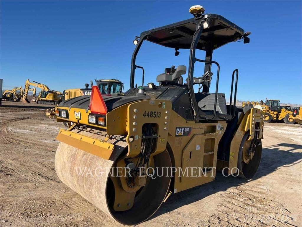 CAT CB7 Compactoare sol
