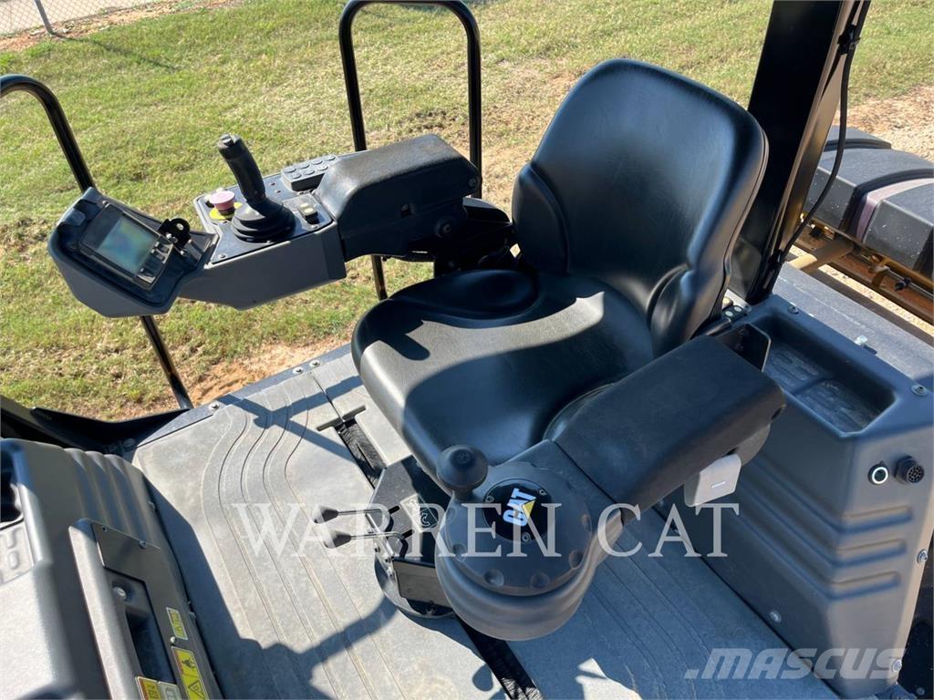 CAT CB8 Compactoare sol