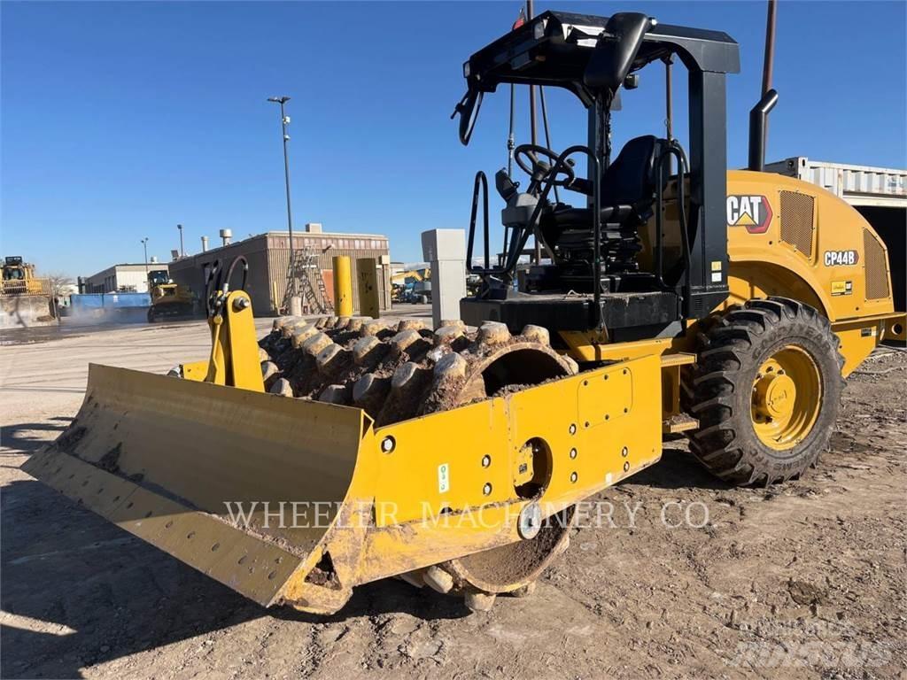 CAT CP44B Compactoare monocilindrice
