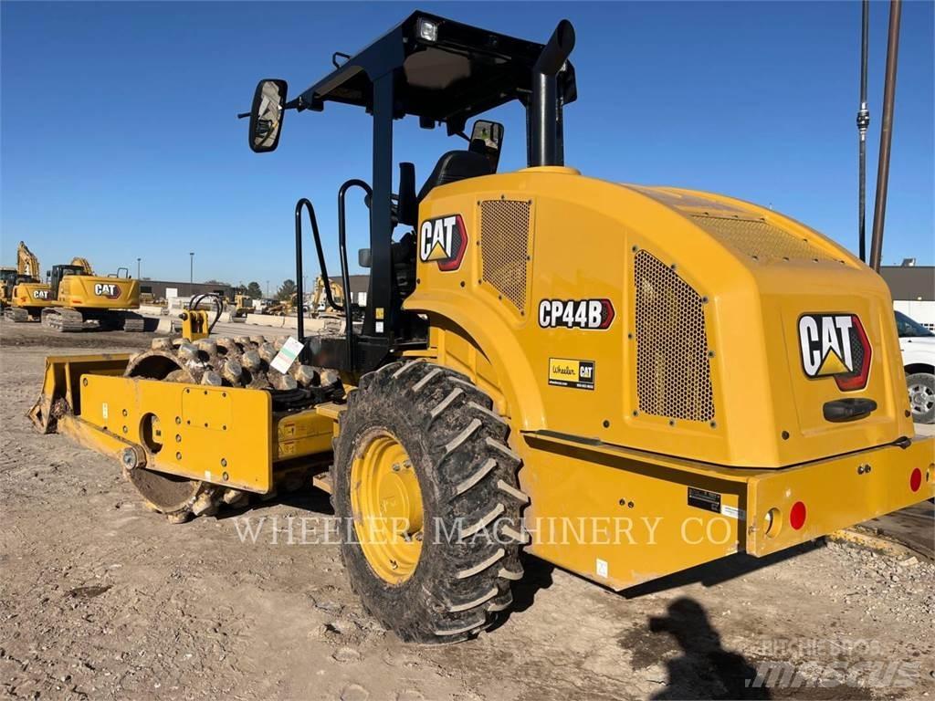 CAT CP44B Compactoare monocilindrice
