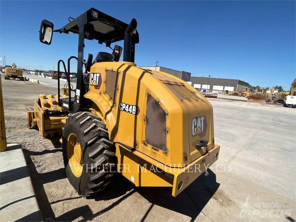 CAT CP44B Compactoare monocilindrice