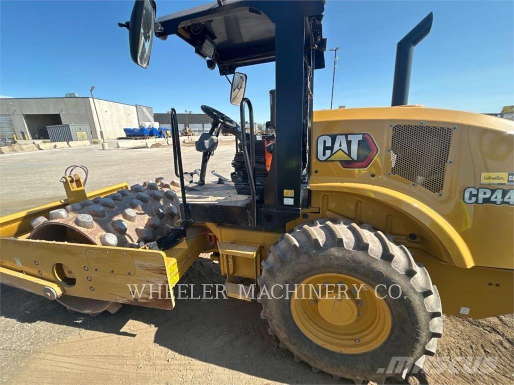 CAT CP44B Compactoare monocilindrice