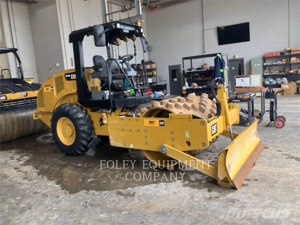 CAT CP44B Compactoare sol