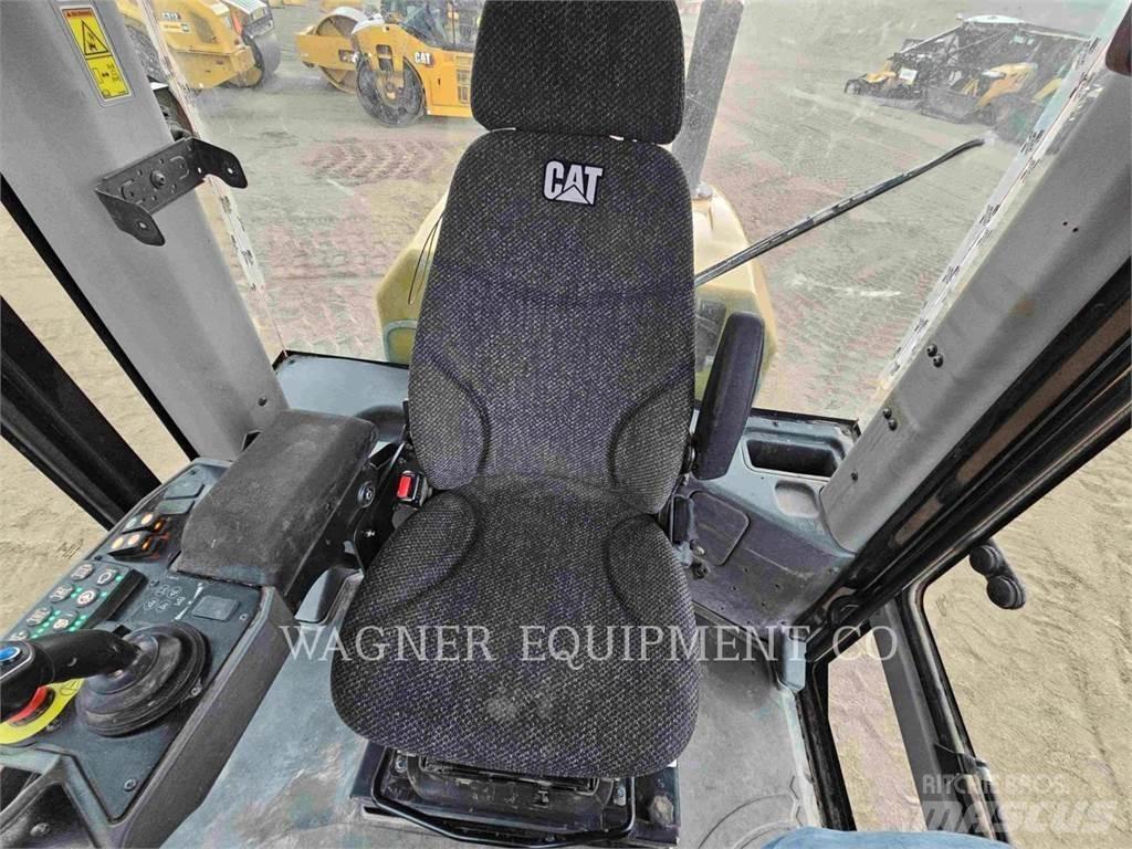 CAT CP56B Compactoare sol