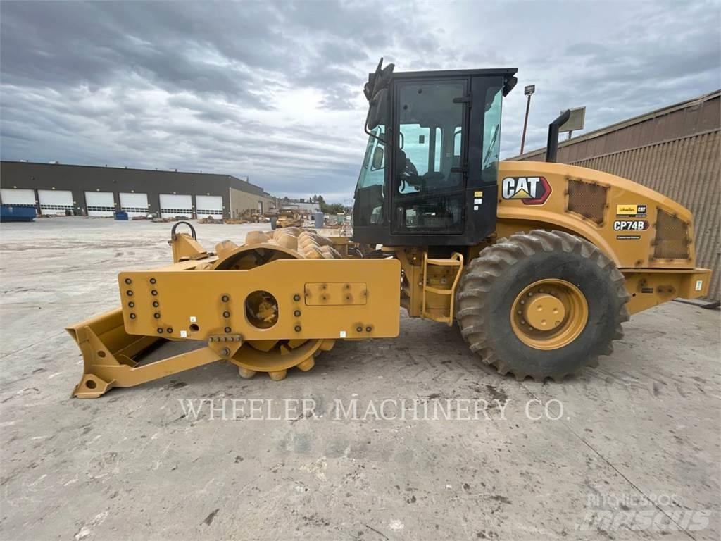 CAT CP74B Compactoare monocilindrice
