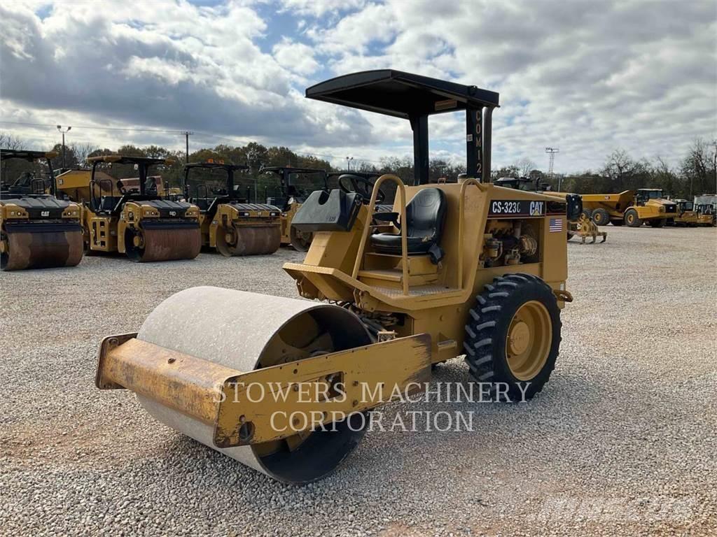 CAT CS-323C Compactoare sol