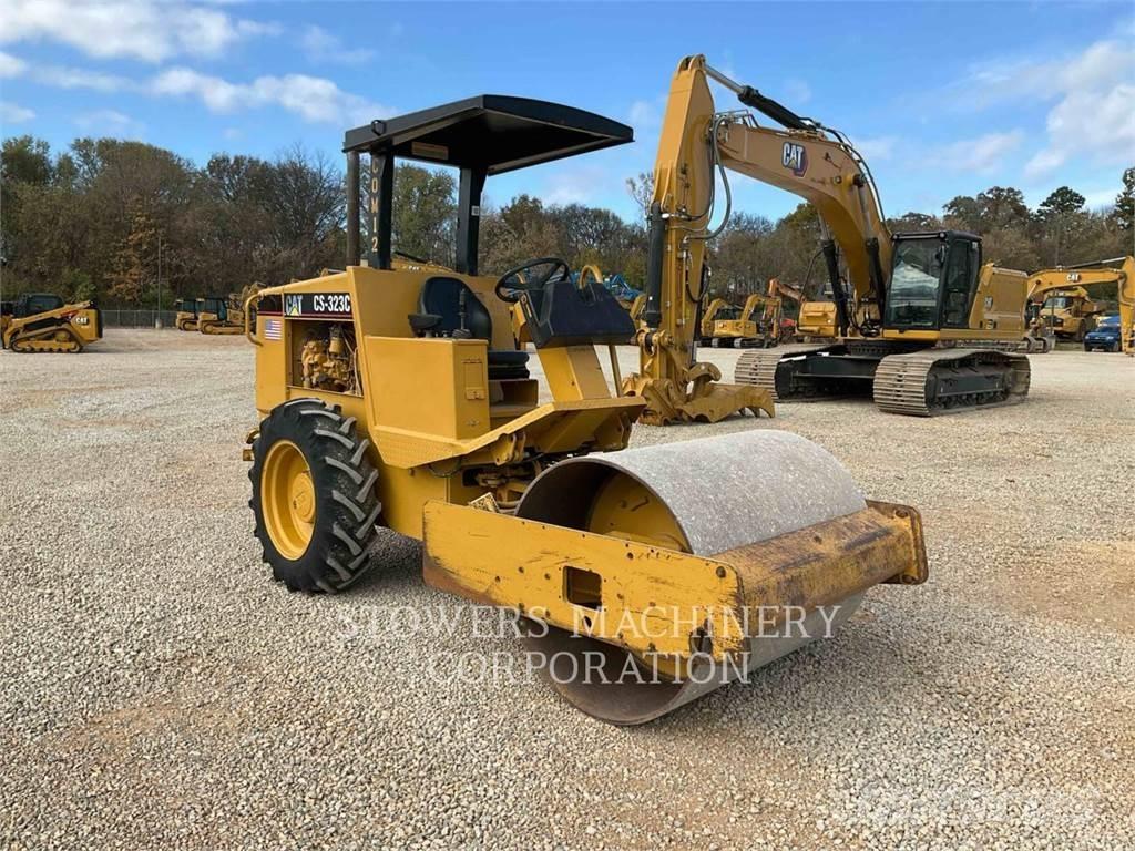 CAT CS-323C Compactoare sol