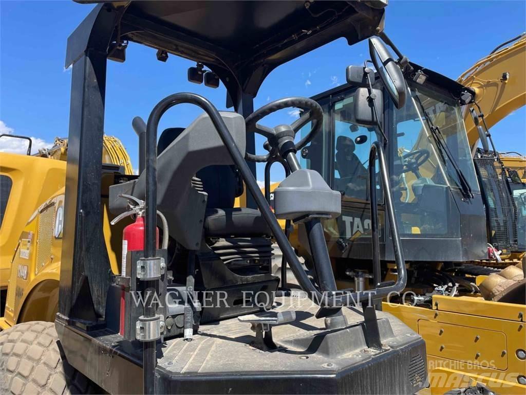 CAT CS44B Compactoare sol