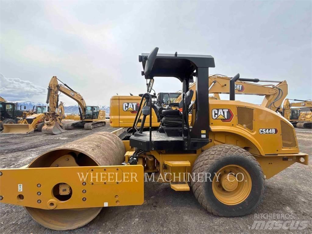 CAT CS44B Compactoare monocilindrice