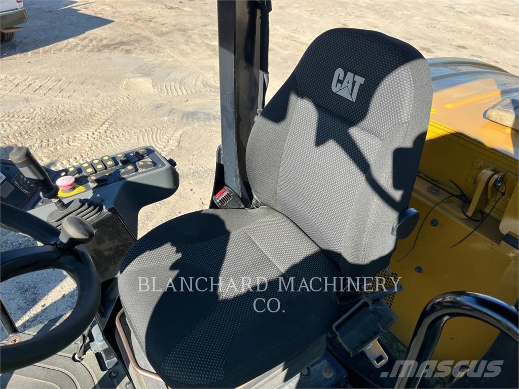 CAT CS44B Compactoare monocilindrice