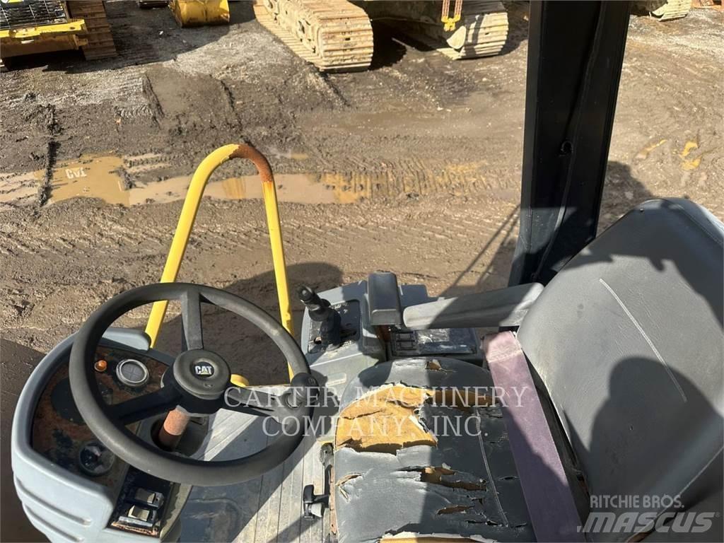 CAT CS533E Compactoare sol