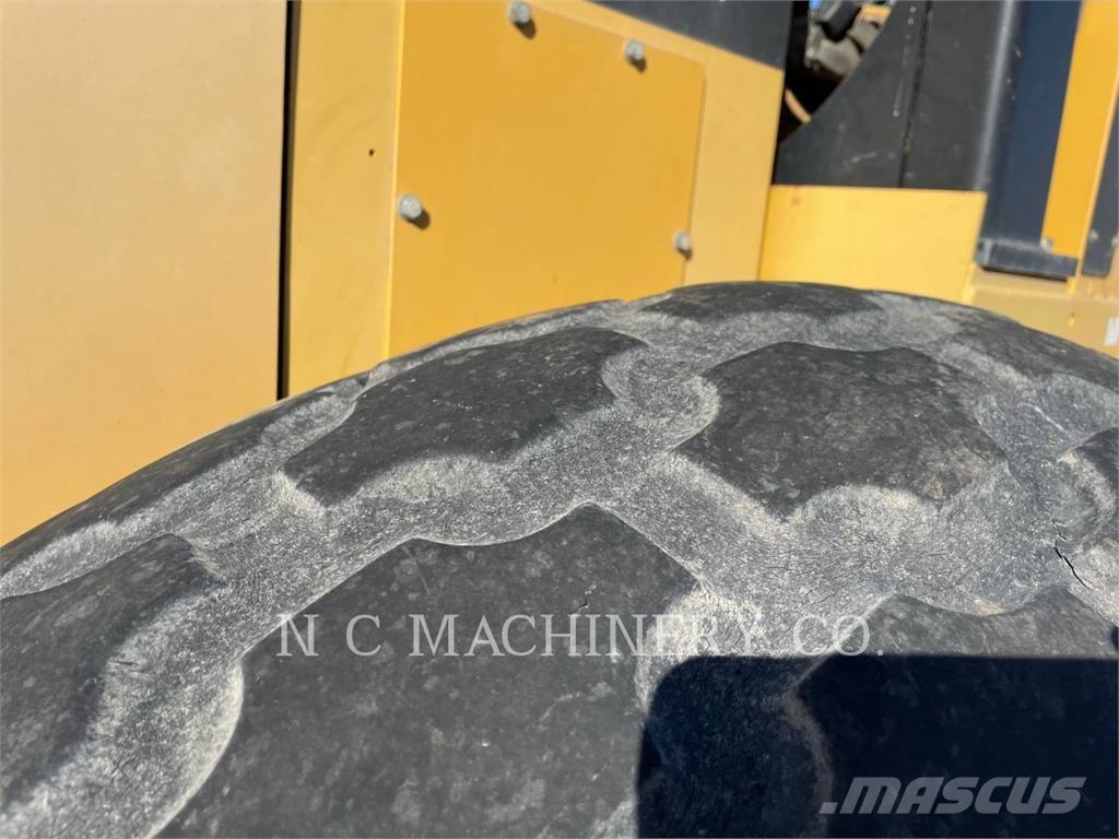 CAT CS54 Pavatoare asfalt