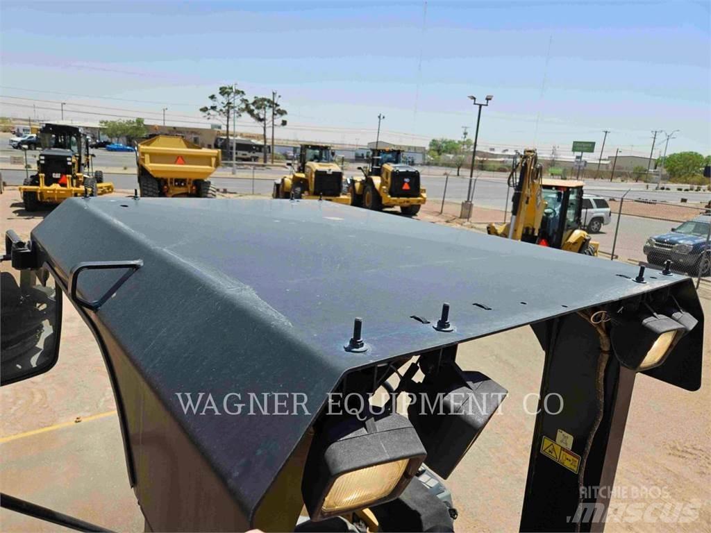 CAT CS56B Compactoare sol