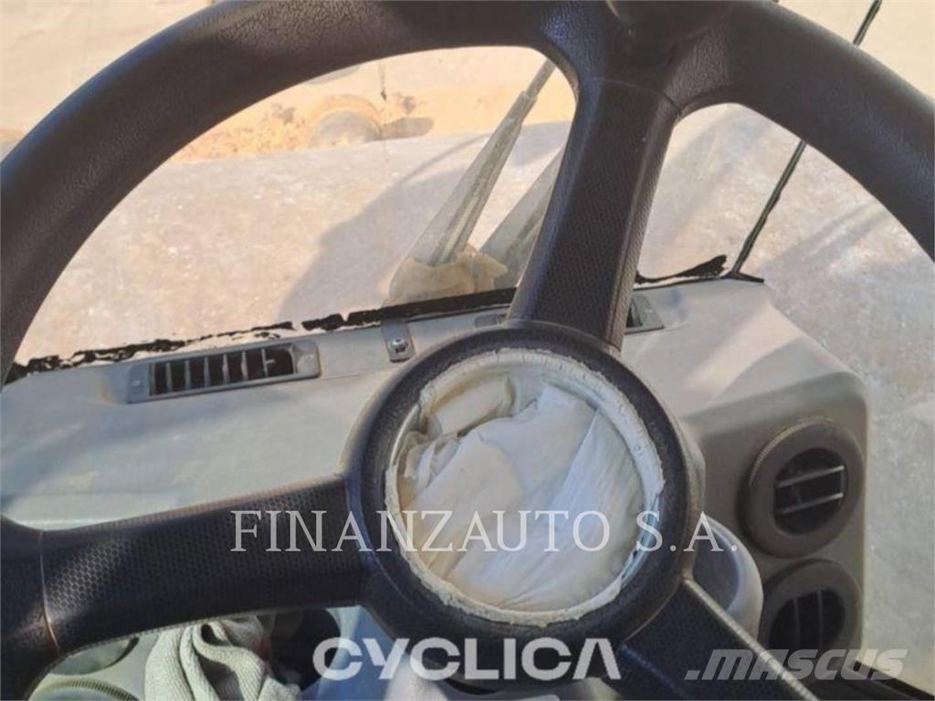 CAT CS74B Compactoare monocilindrice