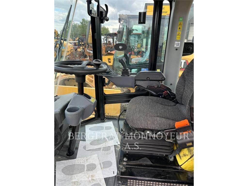 CAT CS76B Compactoare sol