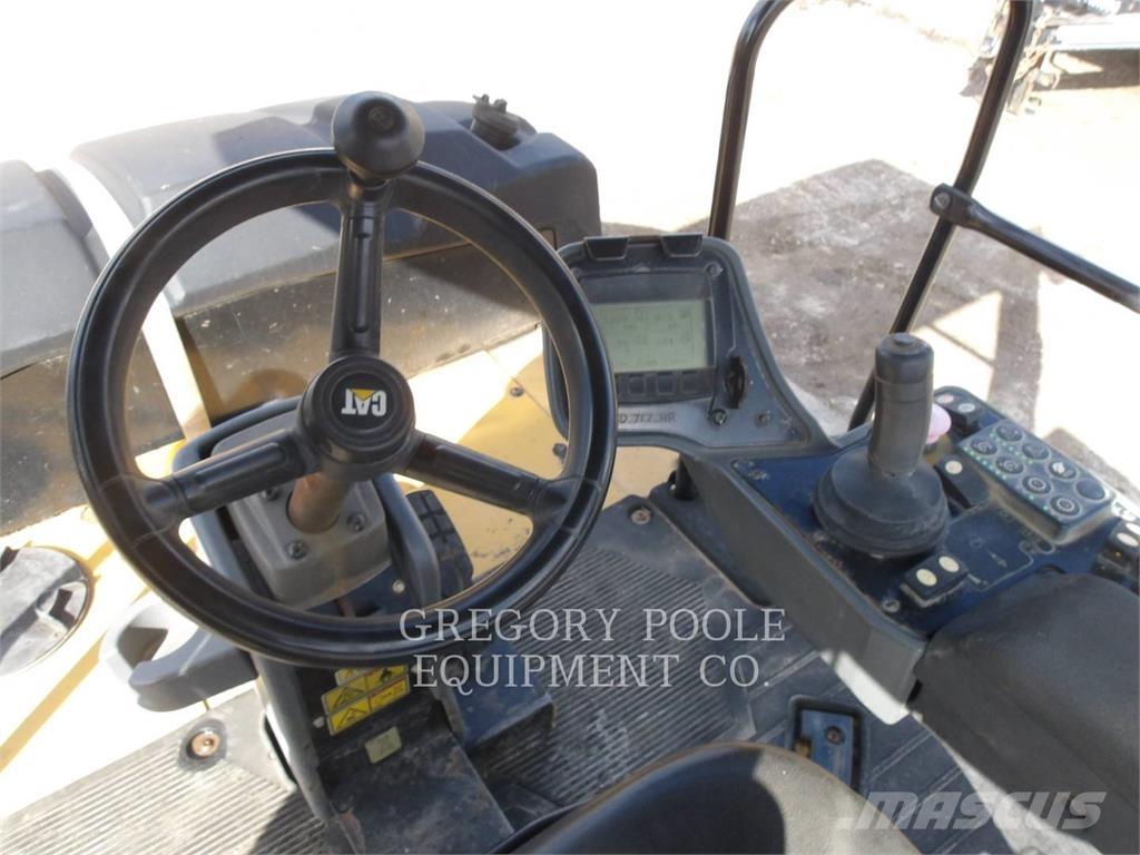 CAT CW16 Cilindri compactori cu roti