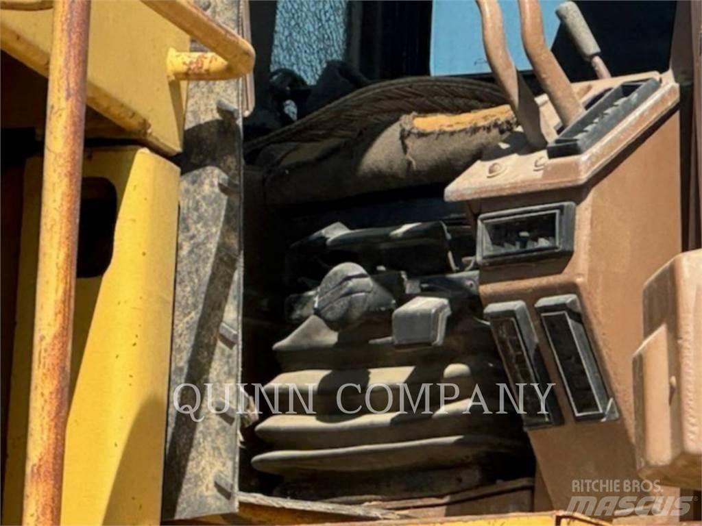 CAT D10 Buldozere pe senile