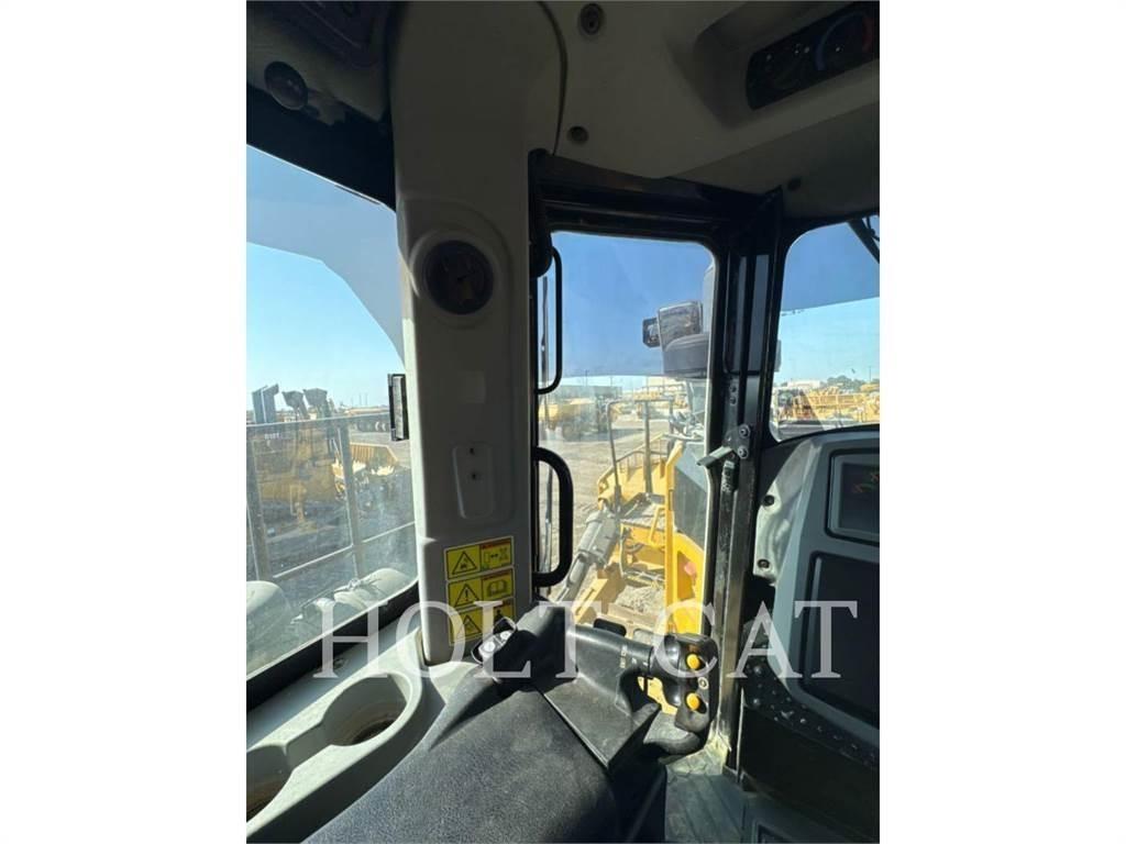 CAT D10T Buldozere pe senile