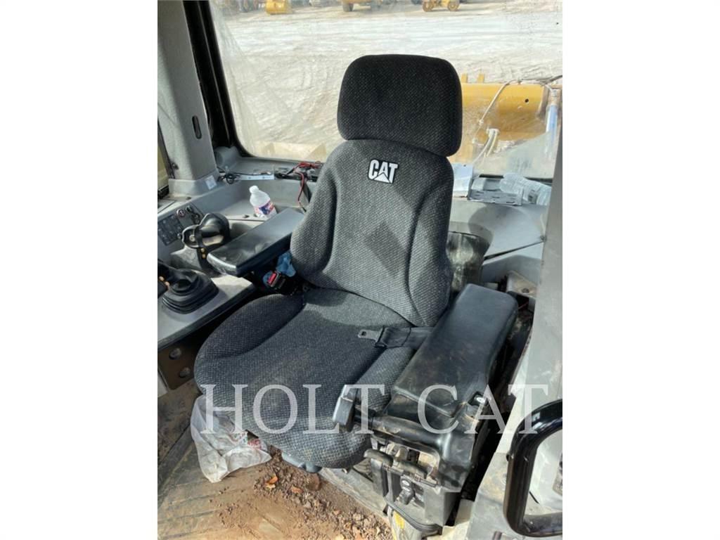 CAT D10T Buldozere pe senile