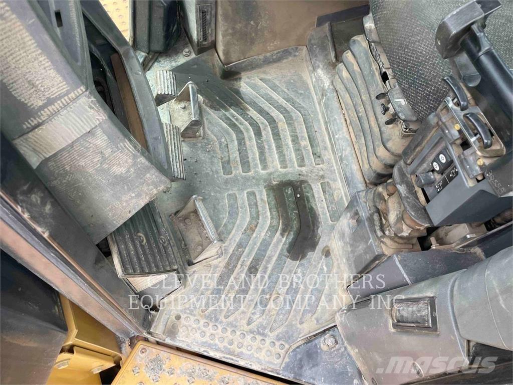 CAT D10T Buldozere pe senile