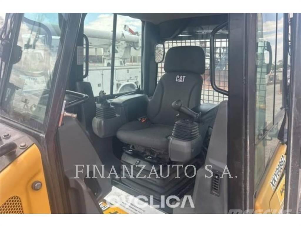 CAT D3 Buldozere pe senile
