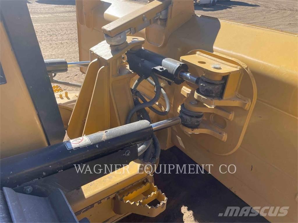 CAT D3 Buldozere pe senile