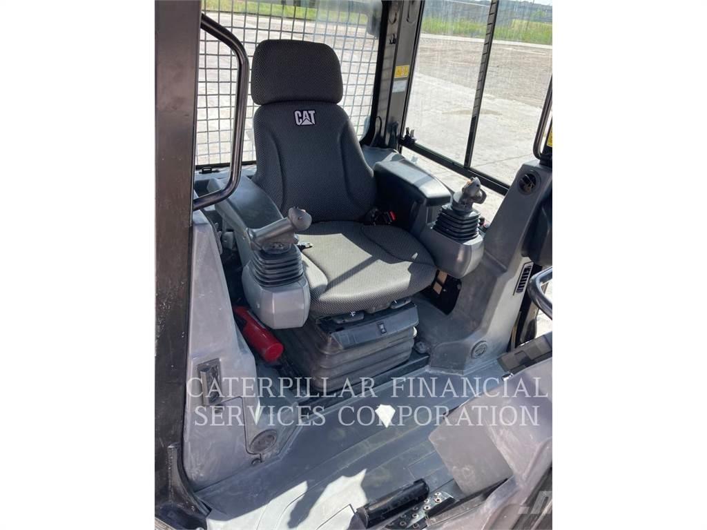 CAT D3-12 Buldozere pe senile