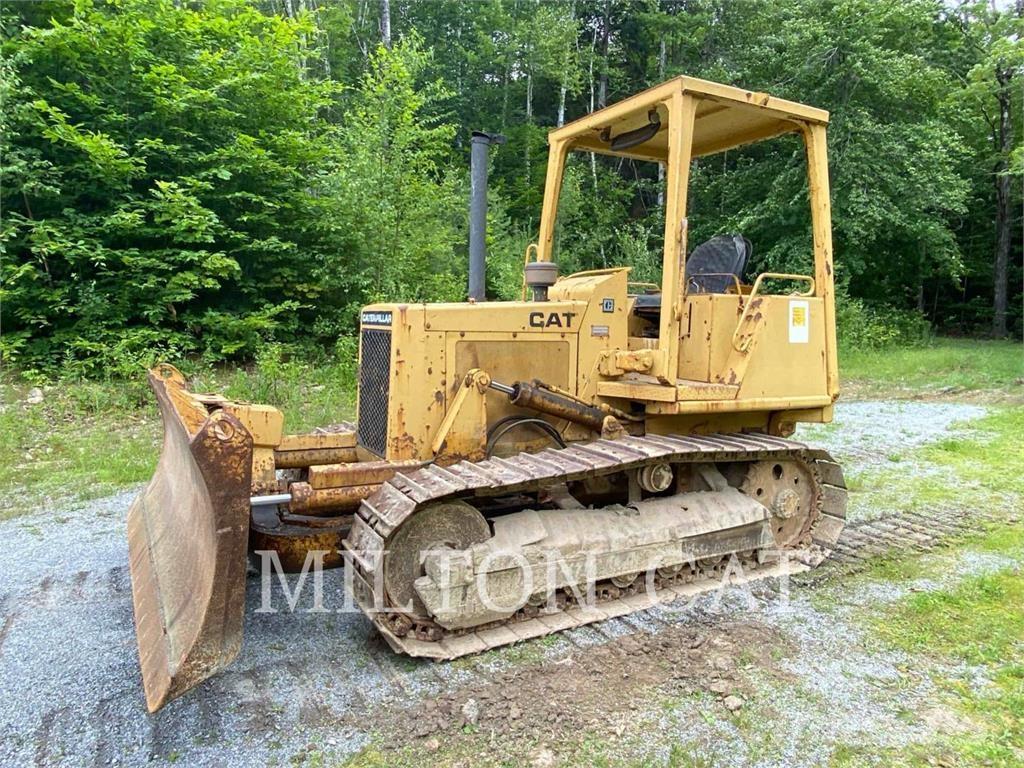CAT D3B Buldozere pe senile