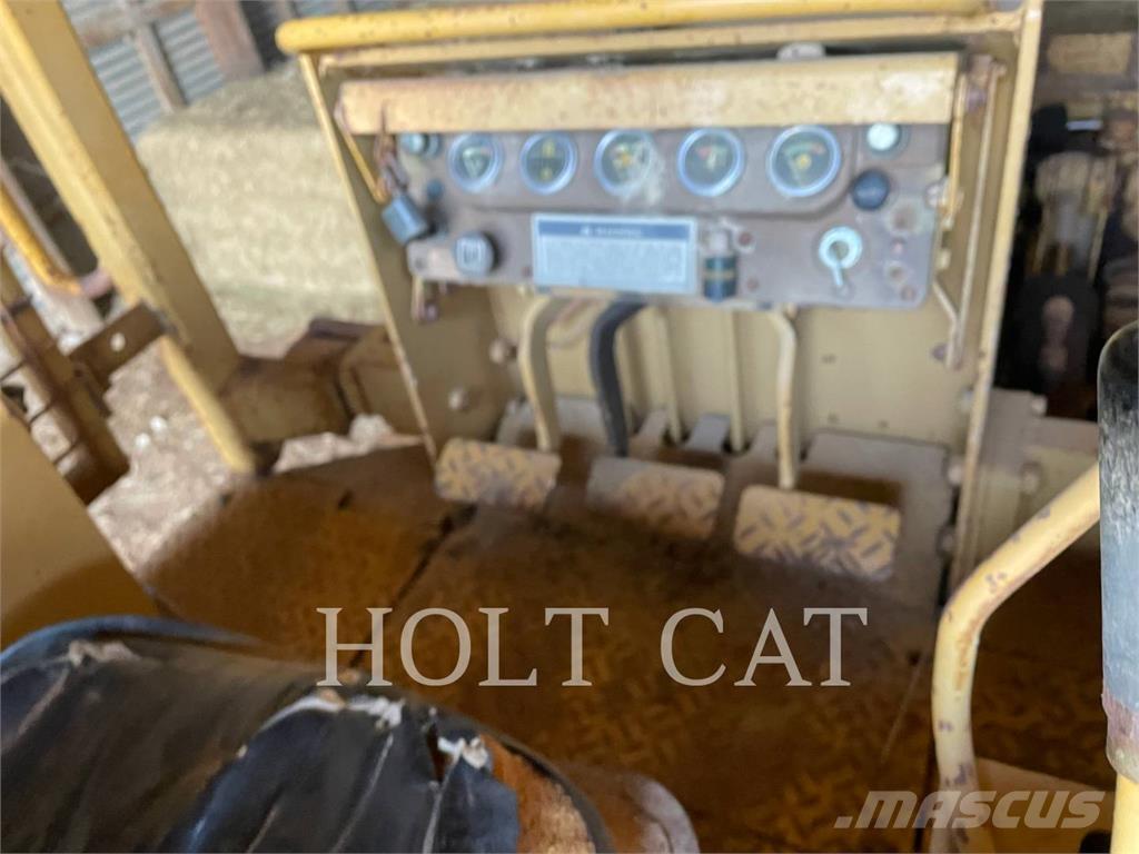 CAT D3B Buldozere pe senile