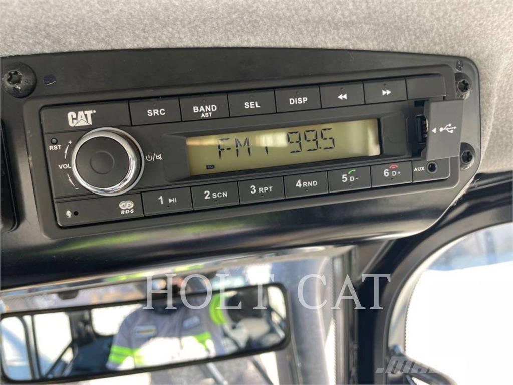 CAT D4 LGPCAB Incarcator pe pneuri