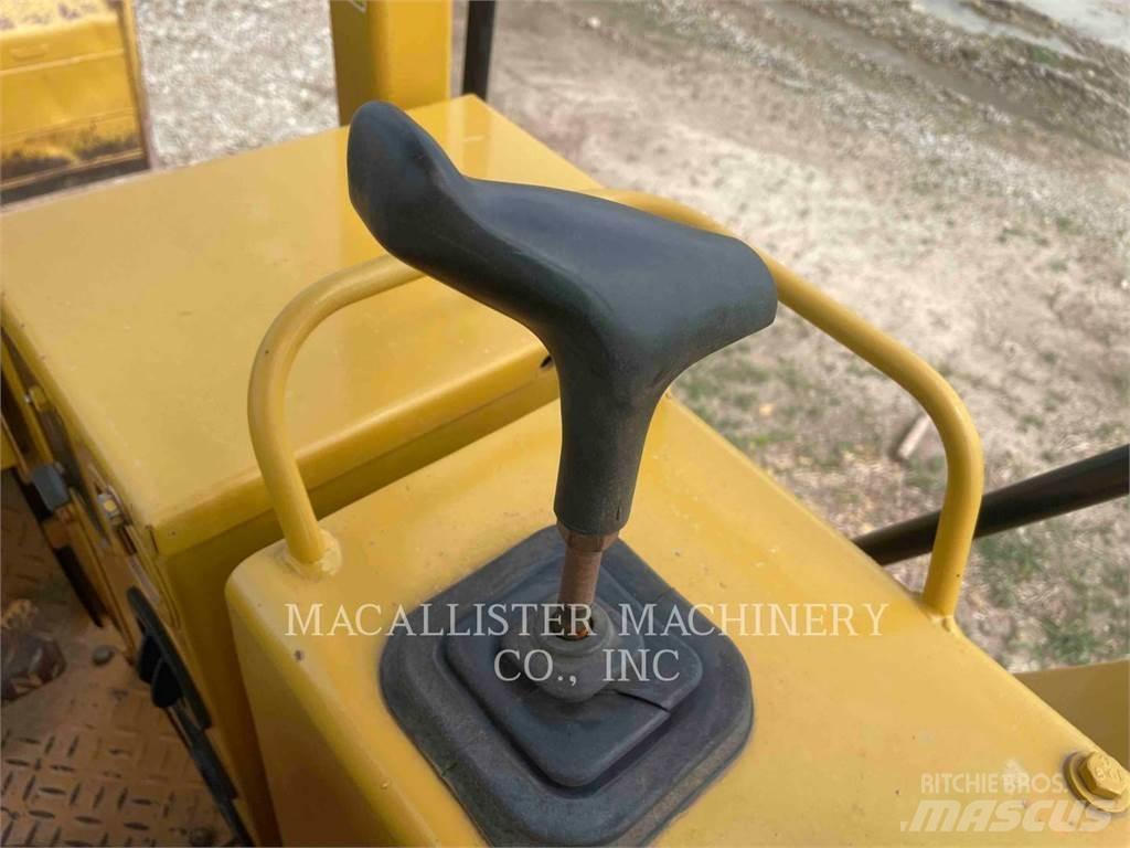 CAT D4C Buldozere pe senile