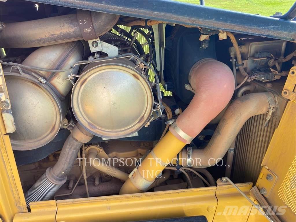 CAT D5 Buldozere pe senile