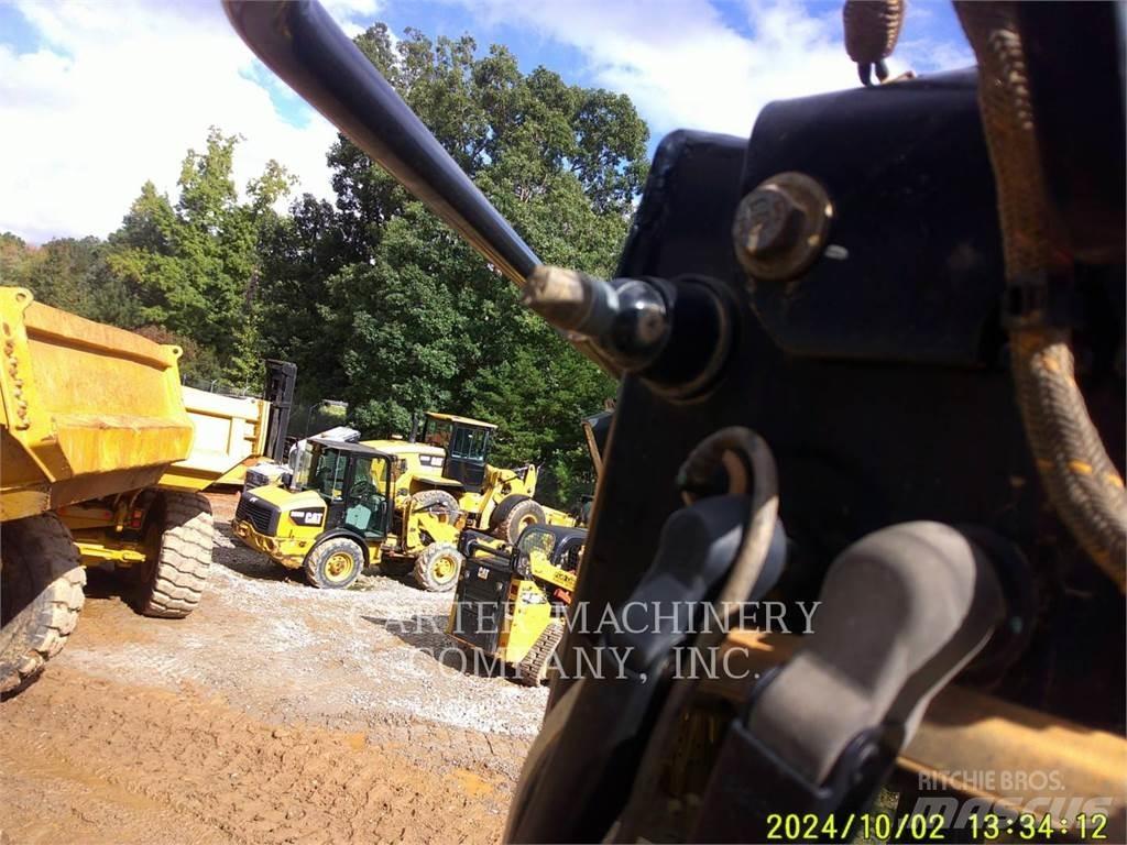 CAT D5 Buldozere pe senile