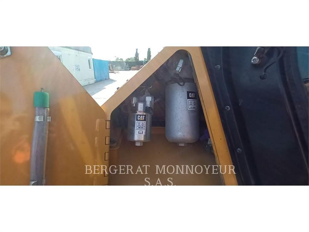 CAT D5 Buldozere pe senile