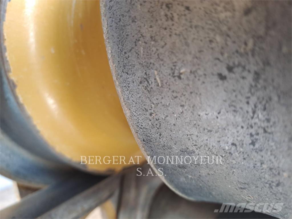 CAT D5 Buldozere pe senile