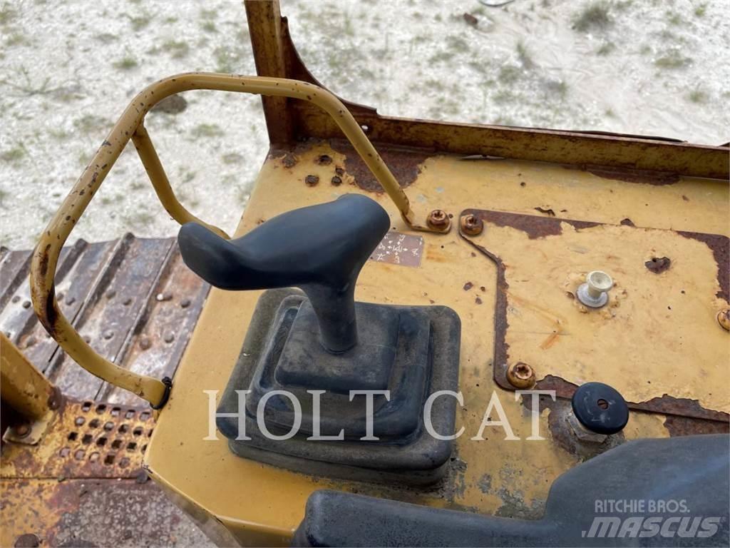 CAT D5M Buldozere pe senile